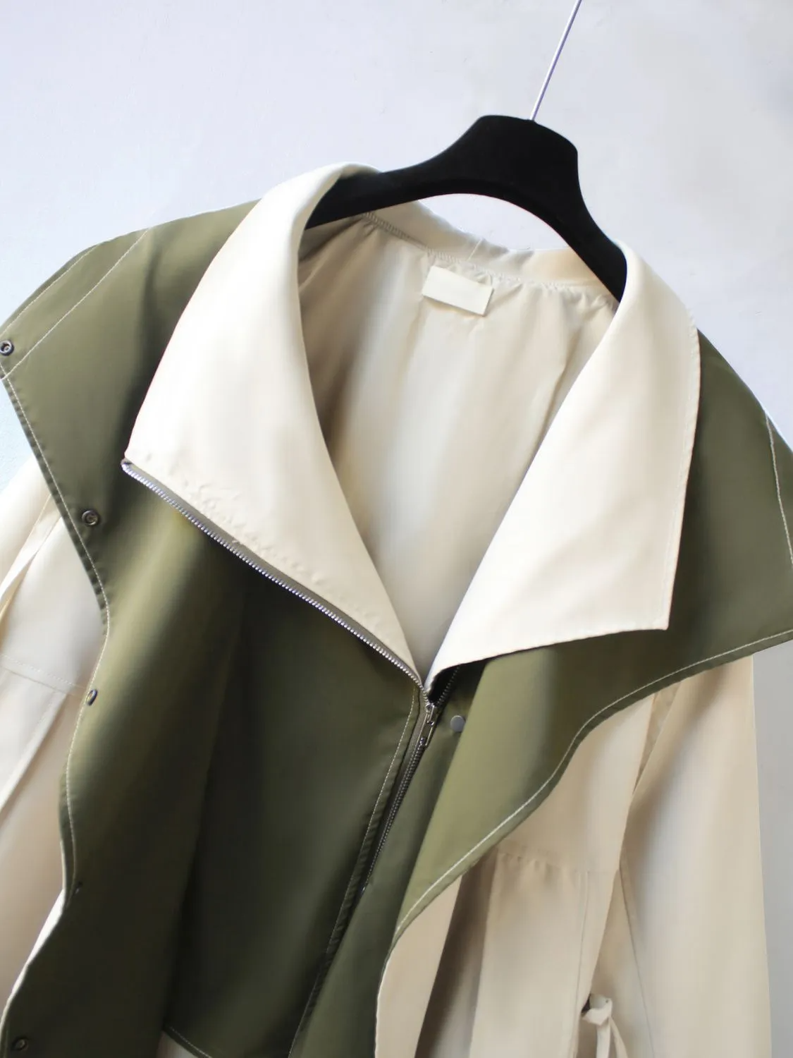 Aroura Overcast Windbreaker
